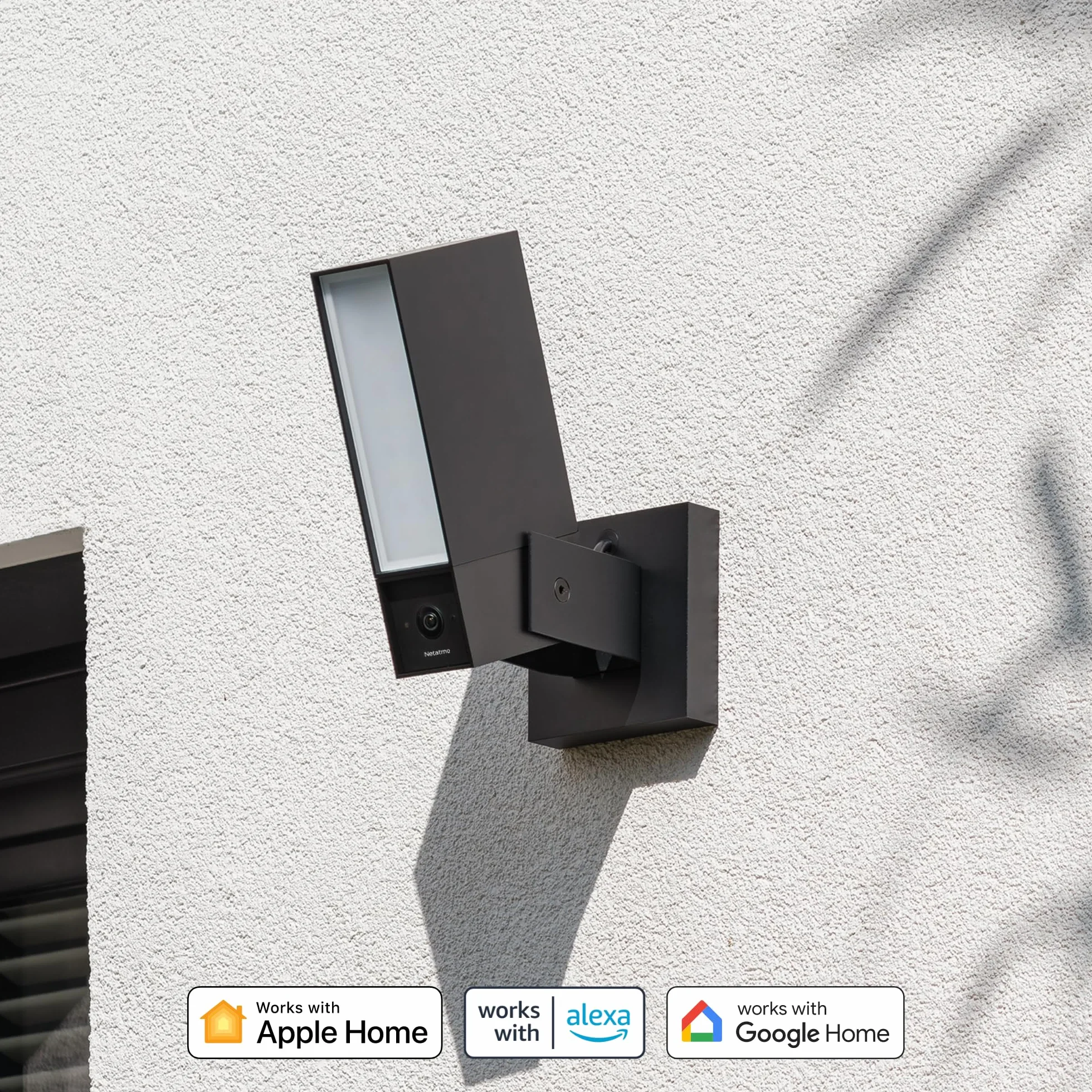 Kamera zewnętrzna NETATMO Wi‑Fi 5 GHz, 2K HDR, AI wykrywa osoby/pojazdy/zwierzęta, reflektor LED 12 W, alarm 105 dB, zapis lokalny, bez abonamentu, biała, NOC‑2‑AMZ
