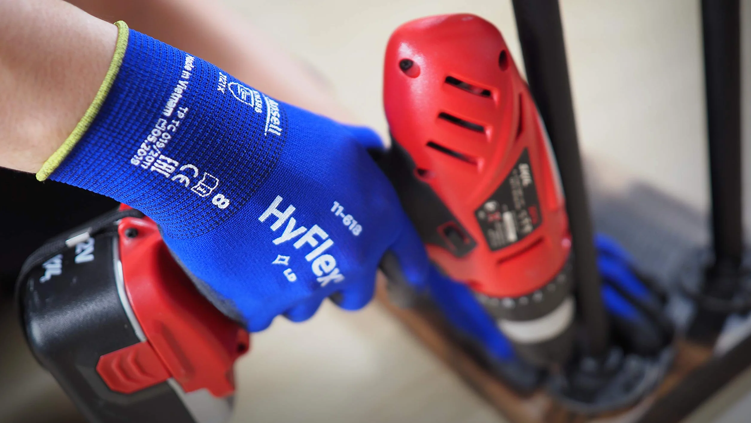 Ansell HyFlex 11-618, Cienkie rękawice robocze z nylonu, Rękawice mechaniczne, Wielofunkcyjne, Odzież robocza trwała, Niebieskie, Czarne, rozmiar L (12 pary)