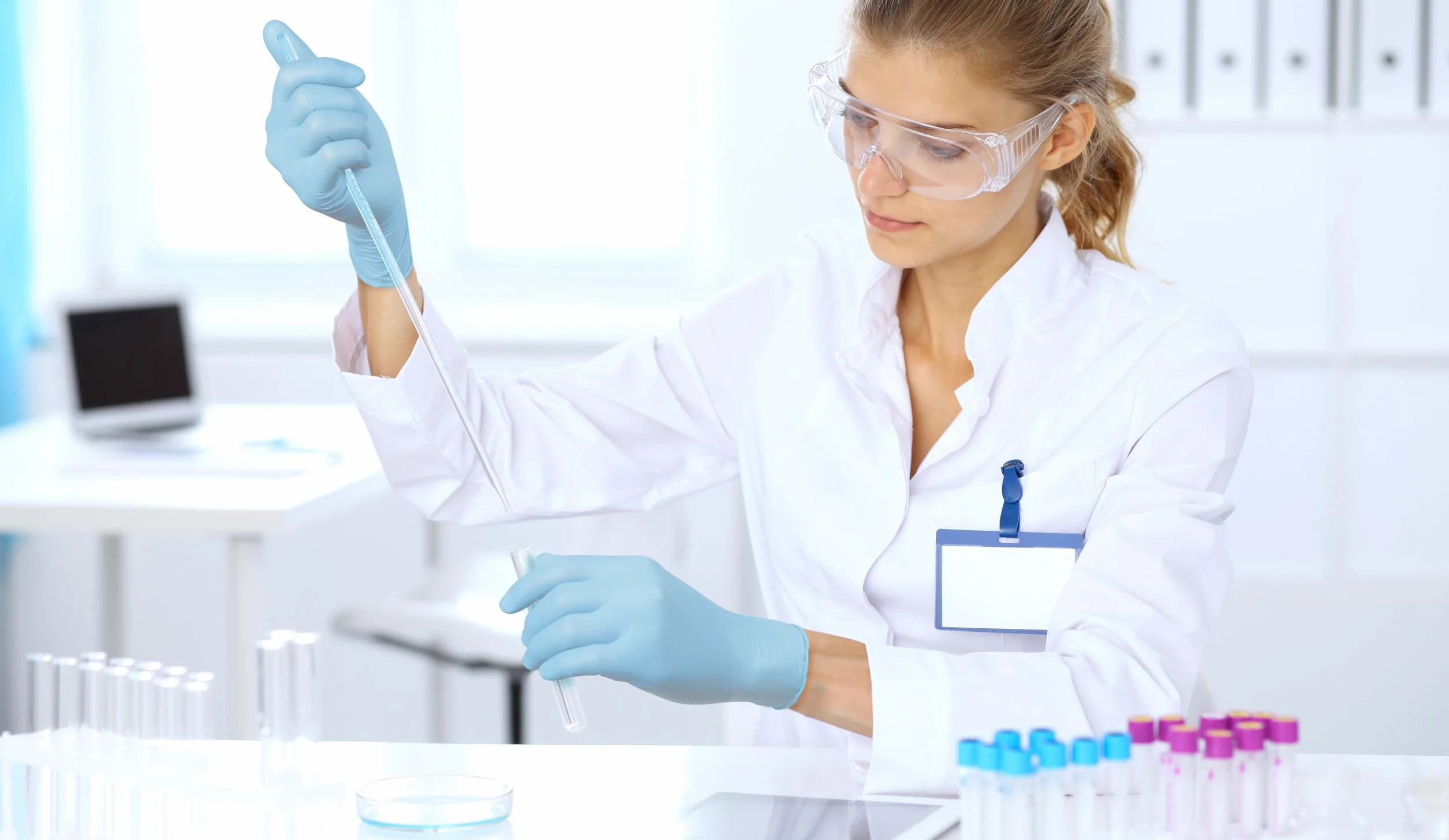 Ansell TouchNTuff 92-665,Wielofunkcujne rękawiczki jednorazowe z nitrylem,Bezpudrowe,Bez lateksu,Do przygotowywania żywności,Odporne na chemikalia,Ochrona mechaniczna,Niebieskie,M (100 rękawiczek)