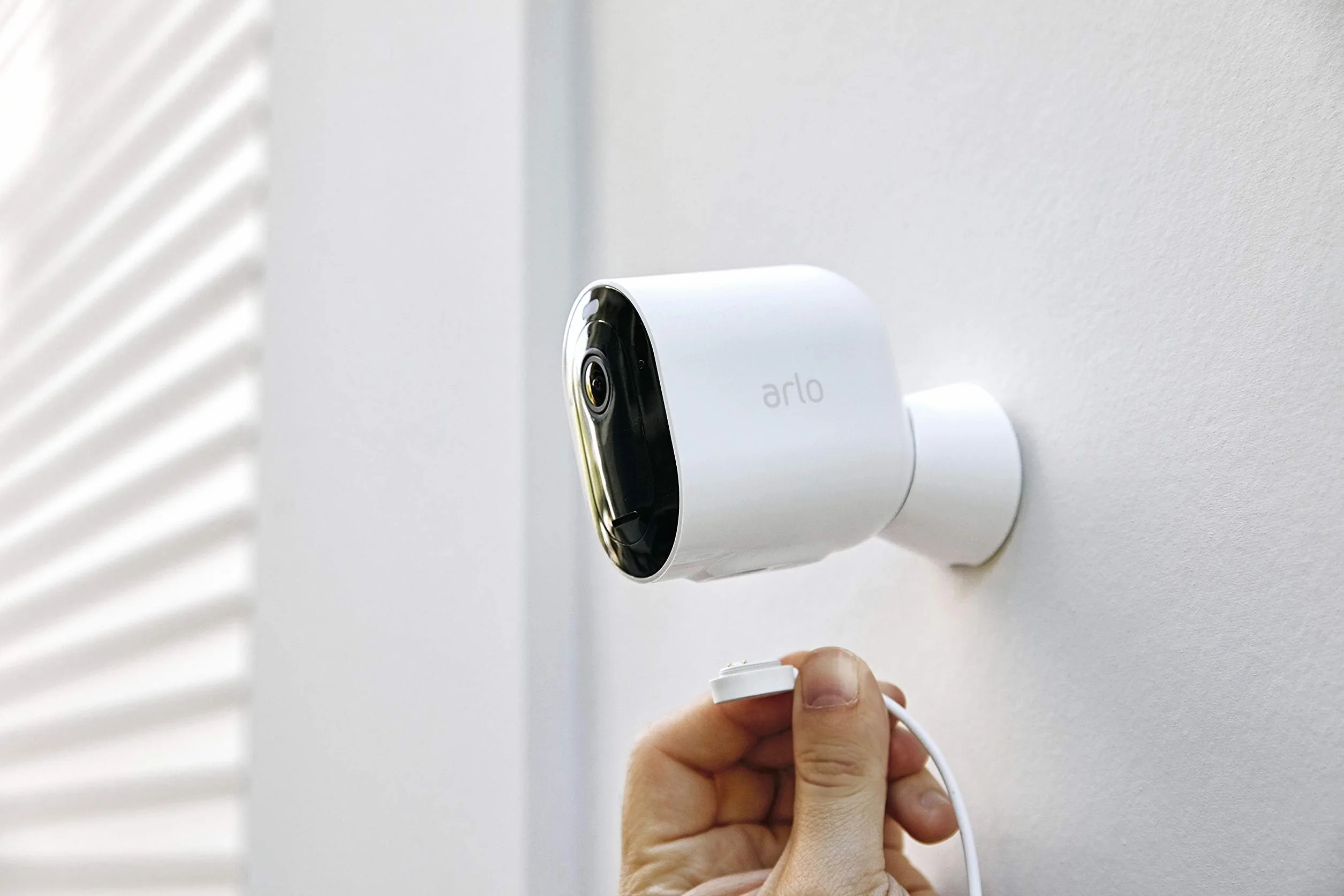 Arlo certyfikowane akcesorium, magnetyczny kabel ładujący, odpowiedni do użytku wewnętrznego, kompatybilny wyłącznie z zew.bezprzewodową kamerą monitorującą Ultra2, Pro 3,4,5 i Floodlight, 244cm