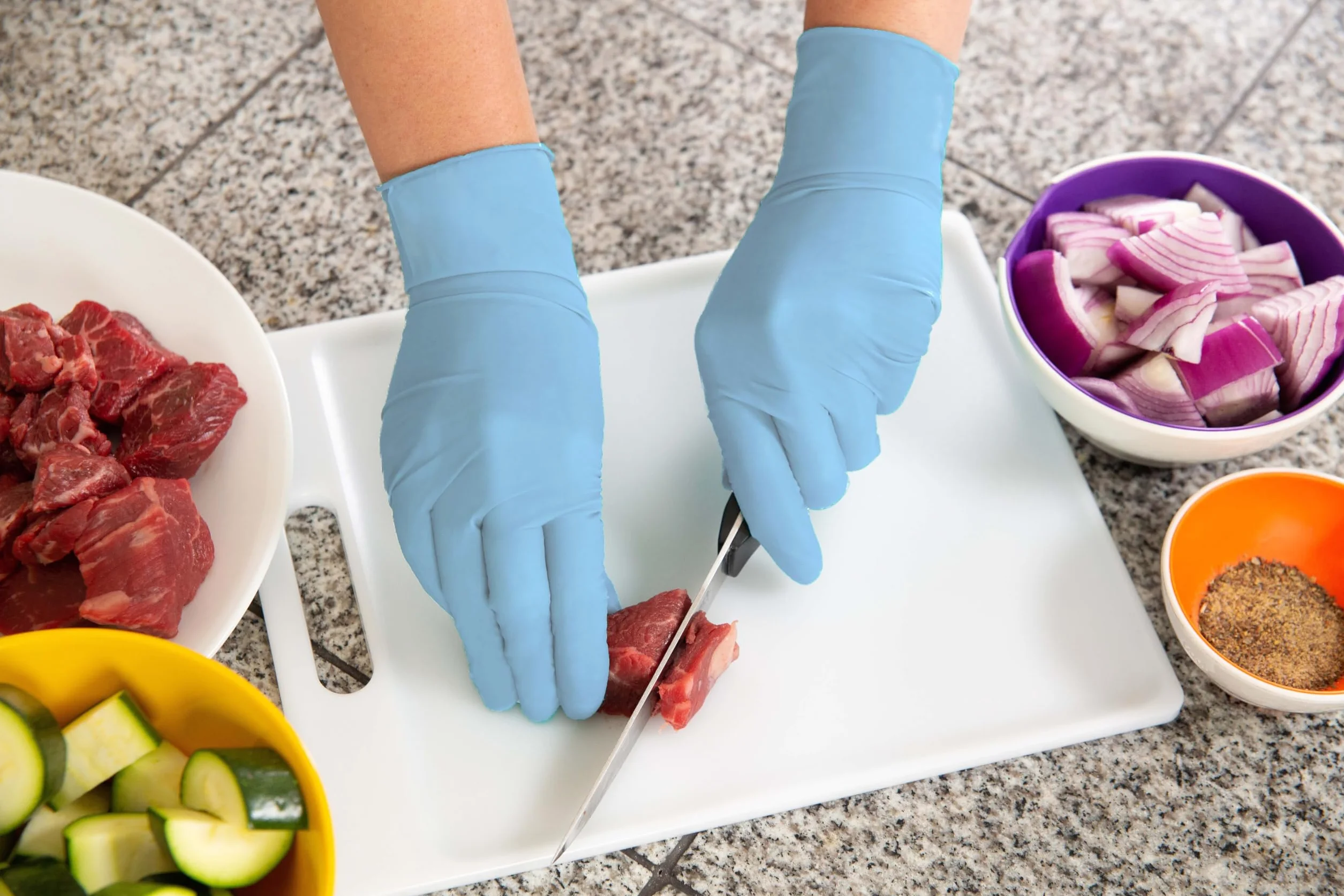 Ansell TouchNTuff 92-665,Wielofunkcujne rękawiczki jednorazowe z nitrylem,Bezpudrowe,Bez lateksu,Do przygotowywania żywności,Odporne na chemikalia,Ochrona mechaniczna,Niebieskie,M (100 rękawiczek)